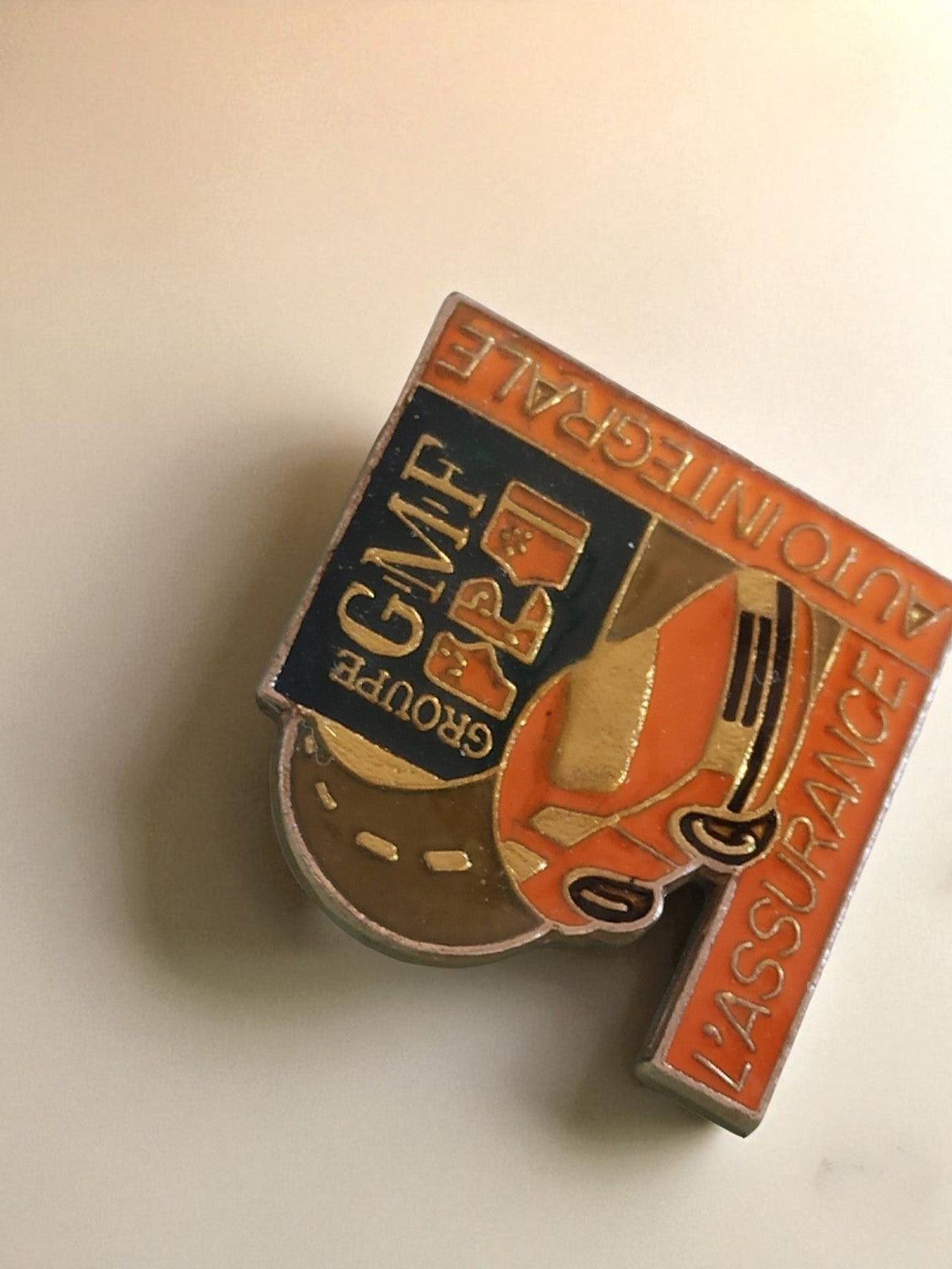 Pin's GMF automobile vintage édition limitée assurance auto