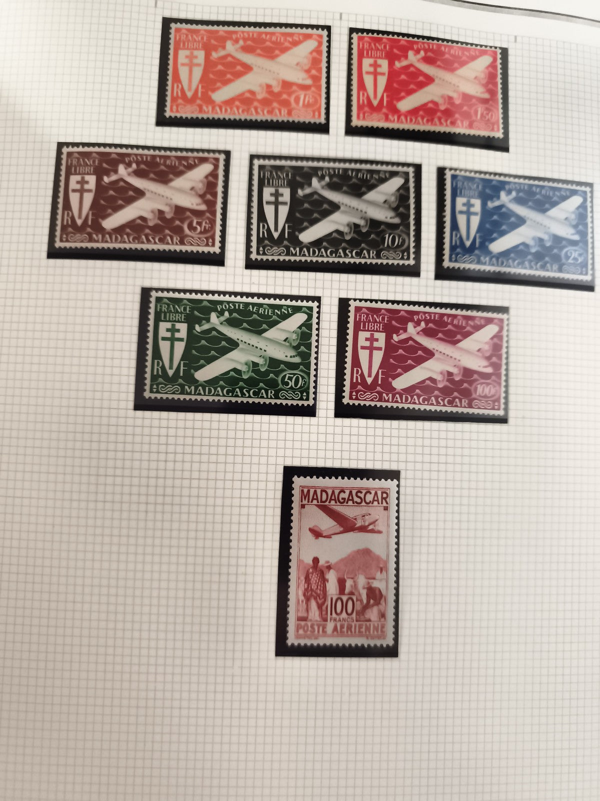 Timbres poste aérienne Madagascar France Libre anciens neufs série avion 1940s