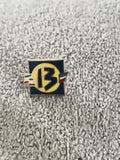 Pin's vintage émaillé 13 bleu jaune style années 80 badge rétro (Ref 10)