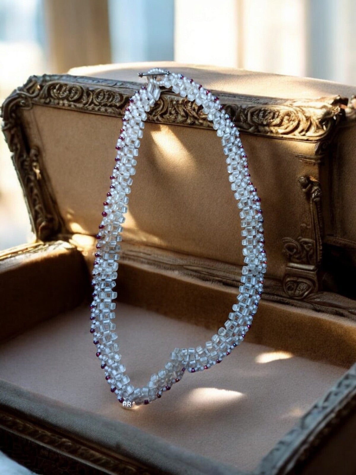 Collier vintage perles blanches et fausses pierres transparentes, bijou rétro