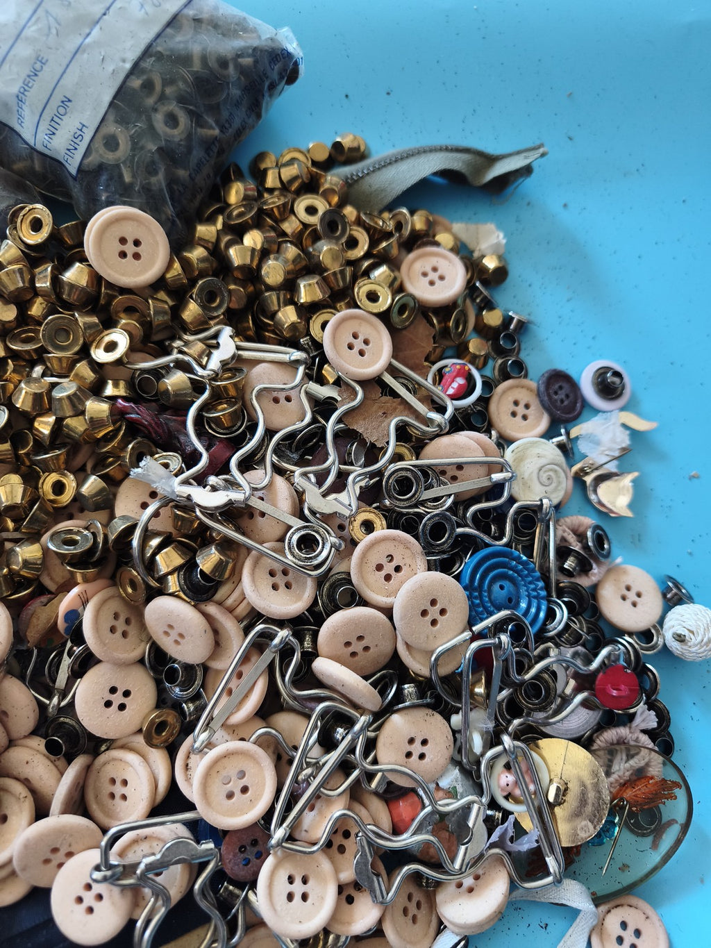 Gros lot couture vintage ancien mercerie années 1960 rétro stock couture rare