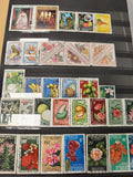 Lot de timbres du Cameroun motifs fleurs fruits personnages oiseaux (support non