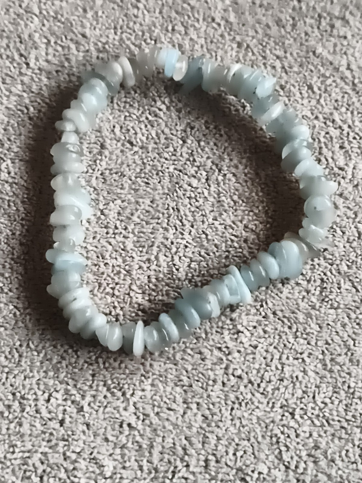 Bracelet élastique pierres naturelles bleu clair, perles irrégulières minéraux