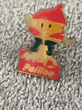 Pin's vintage Paillou figurine émaillée rouge vert personnage ancien (Ref 10)