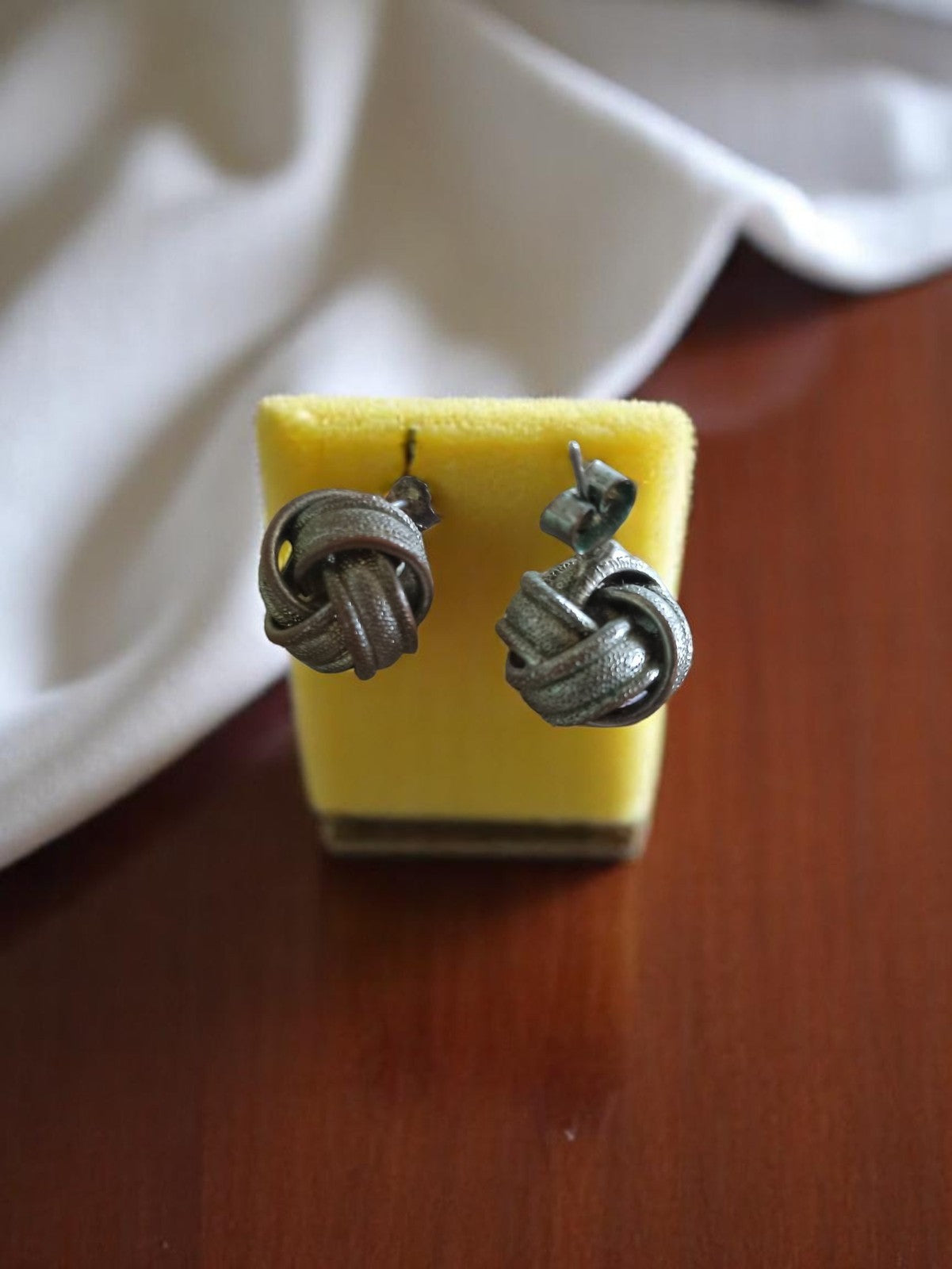 Boucles d’oreilles vintage nœud torsadé argenté fantaisie rétro femme