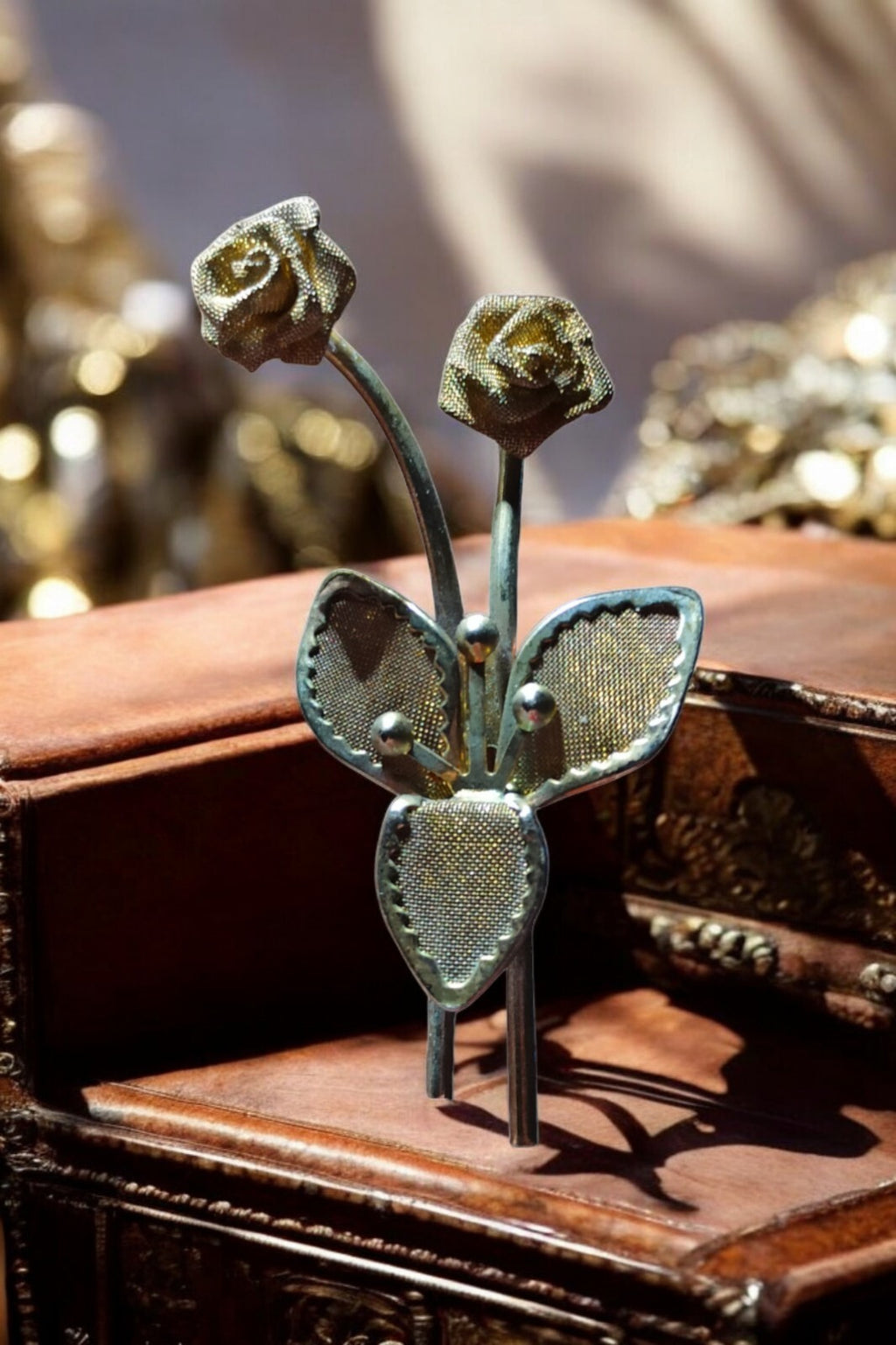 Broche Vintage Métal Doré Délicatement Ouvragée