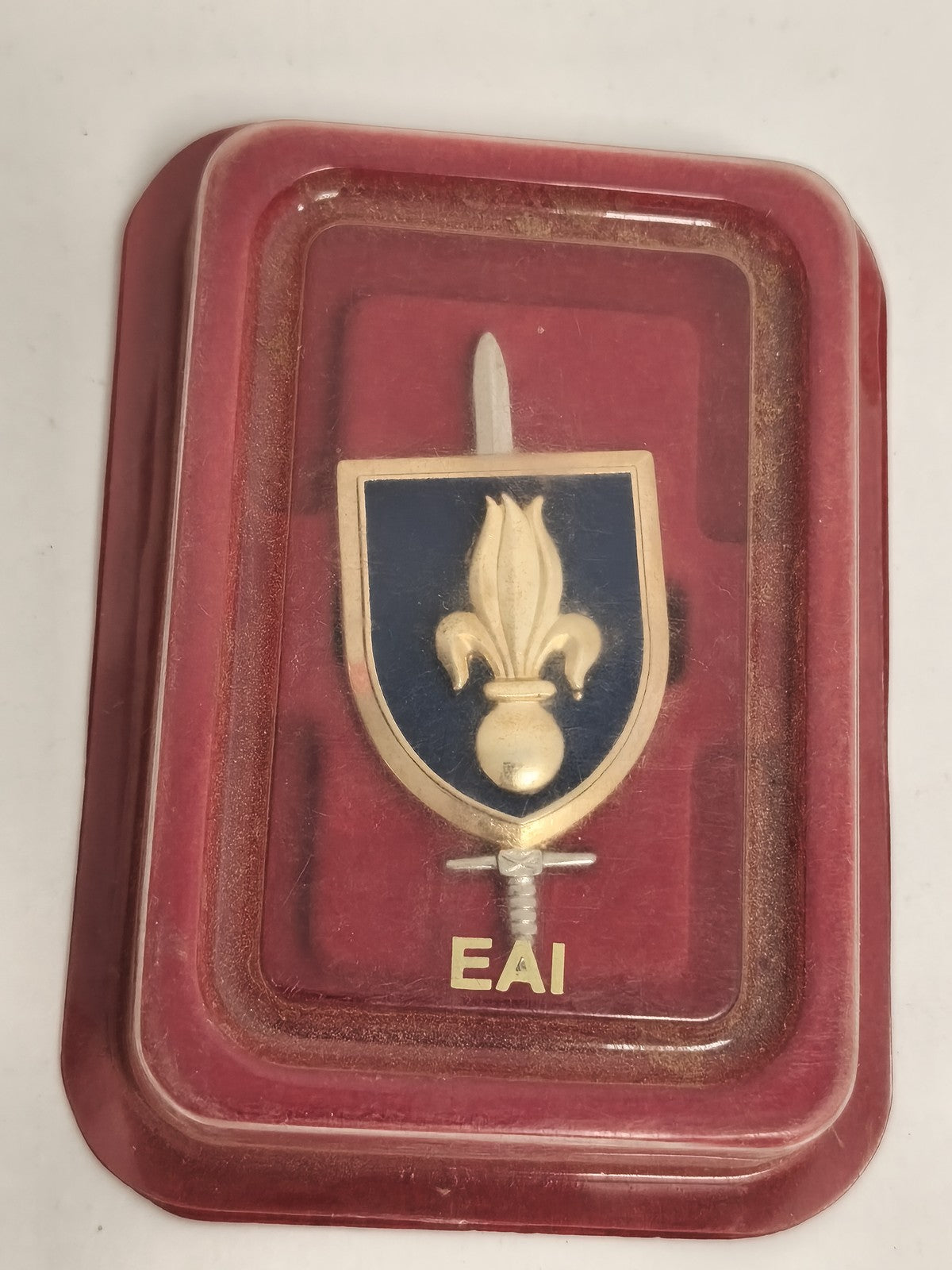 Insigne militaire EAI vintage blason épée fleur de lys, école armée française