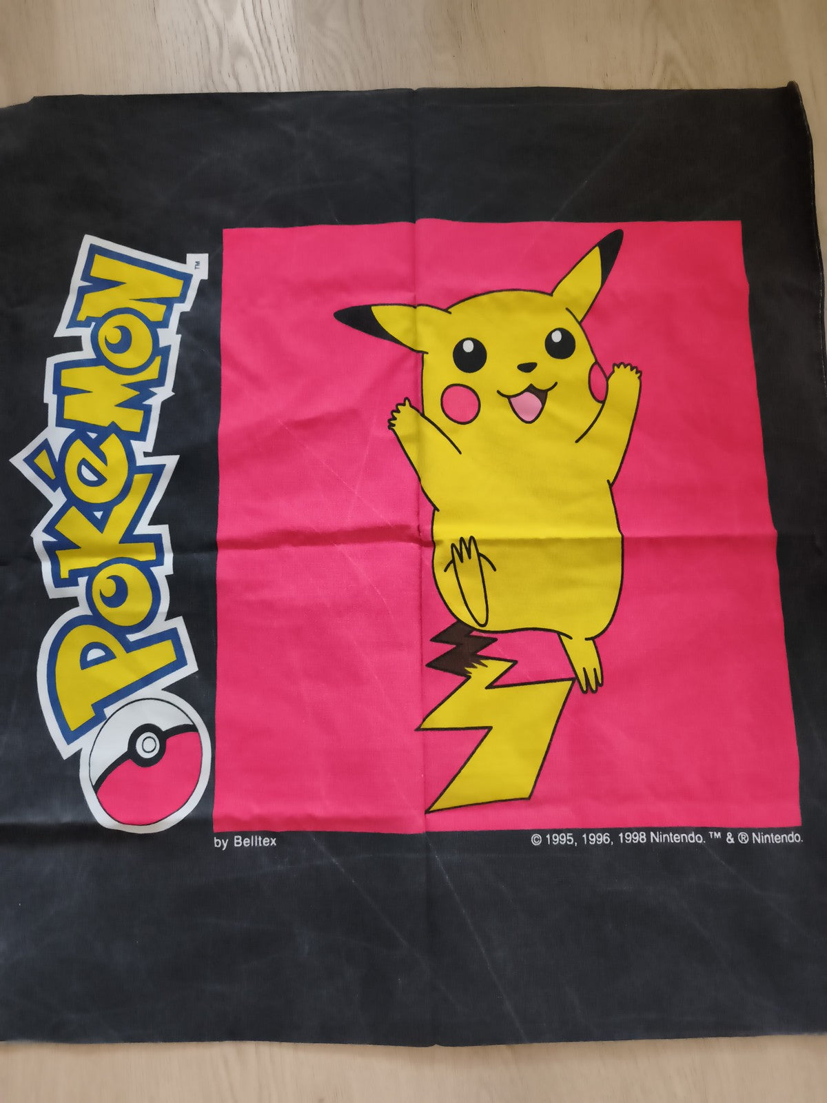 Taie d’oreiller Pokémon vintage Pikachu Belltex noir rose rétro 1998 Nintendo