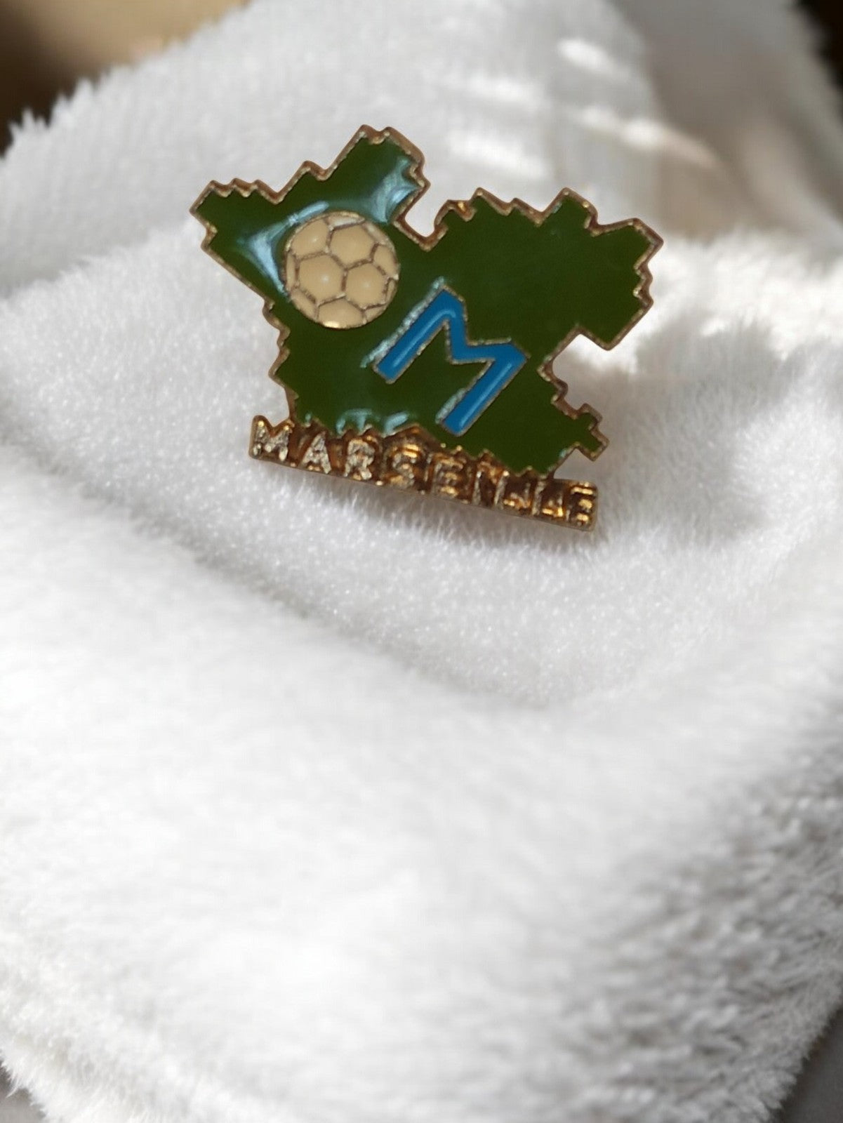 Pin's vintage OM Marseille football rétro badge ancien vert doré