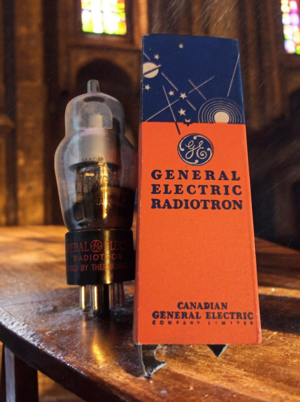 Lampe radio vintage General Electric Radiotron avec boîte d'origine, années 50