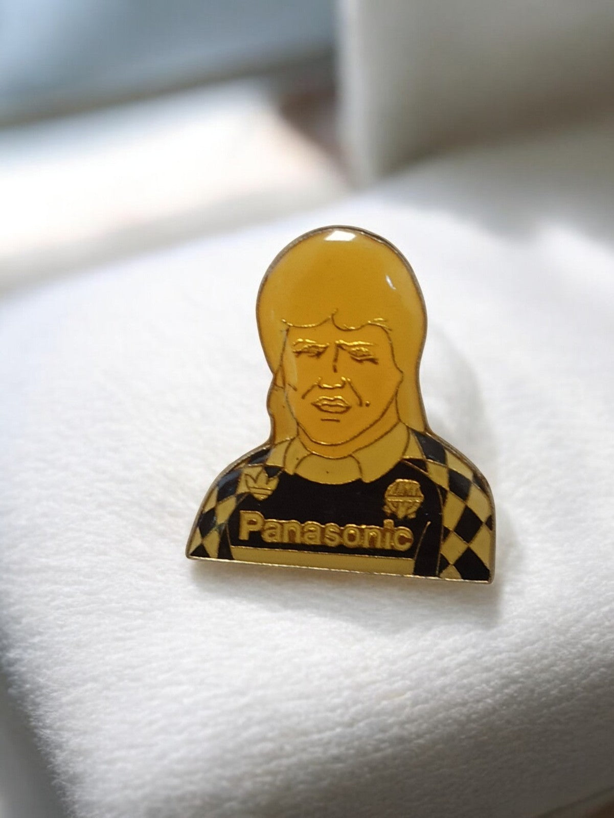 Pin's vintage Olympique de Marseille Panasonic joueur maillot damier rare ancien