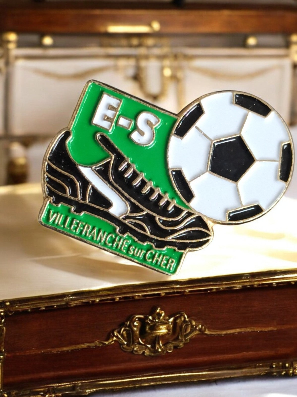 Pin's vintage football ES Villefranche sur Cher émaillé vert noir