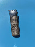 Ancien briquet publicitaire métal relief main, à restaurer, collection vintage
