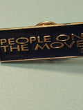 Vintage pin's rectangulaire "People on the Move" bleu doré collection (Ref 12)