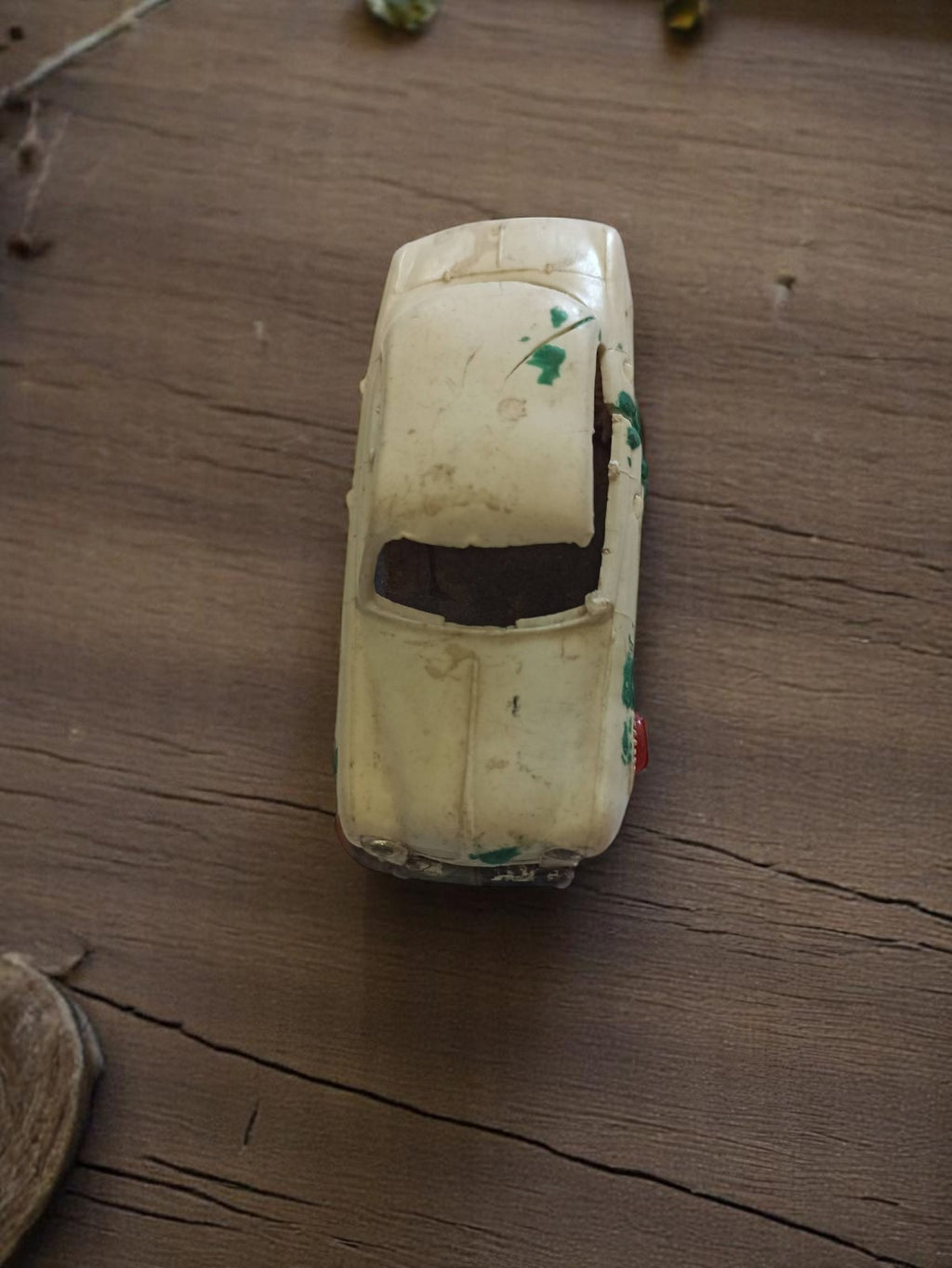 Voiture miniature Renault Norev vintage ancien jouet moulé, blanc usé