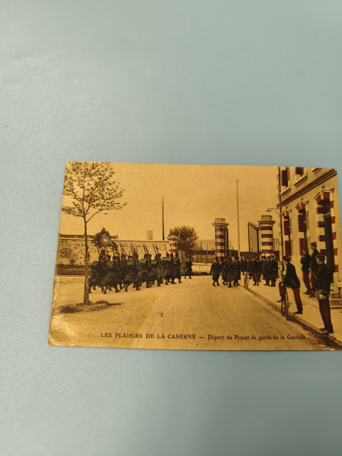 Carte postale ancienne militaire Les Plaisirs de la Caserne - France vintage