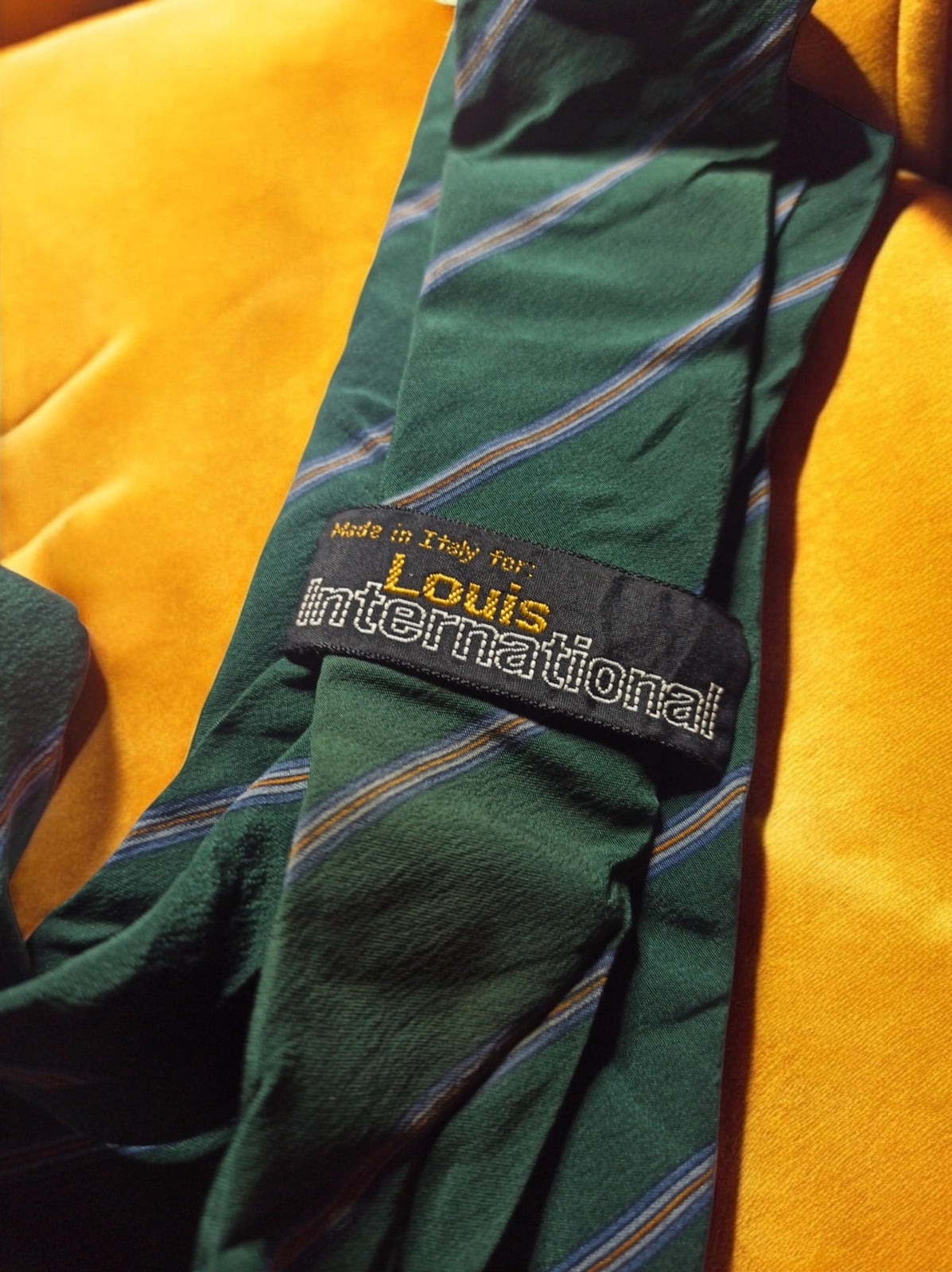 Cravate Vintage Louis International - Élégance intemporelle
