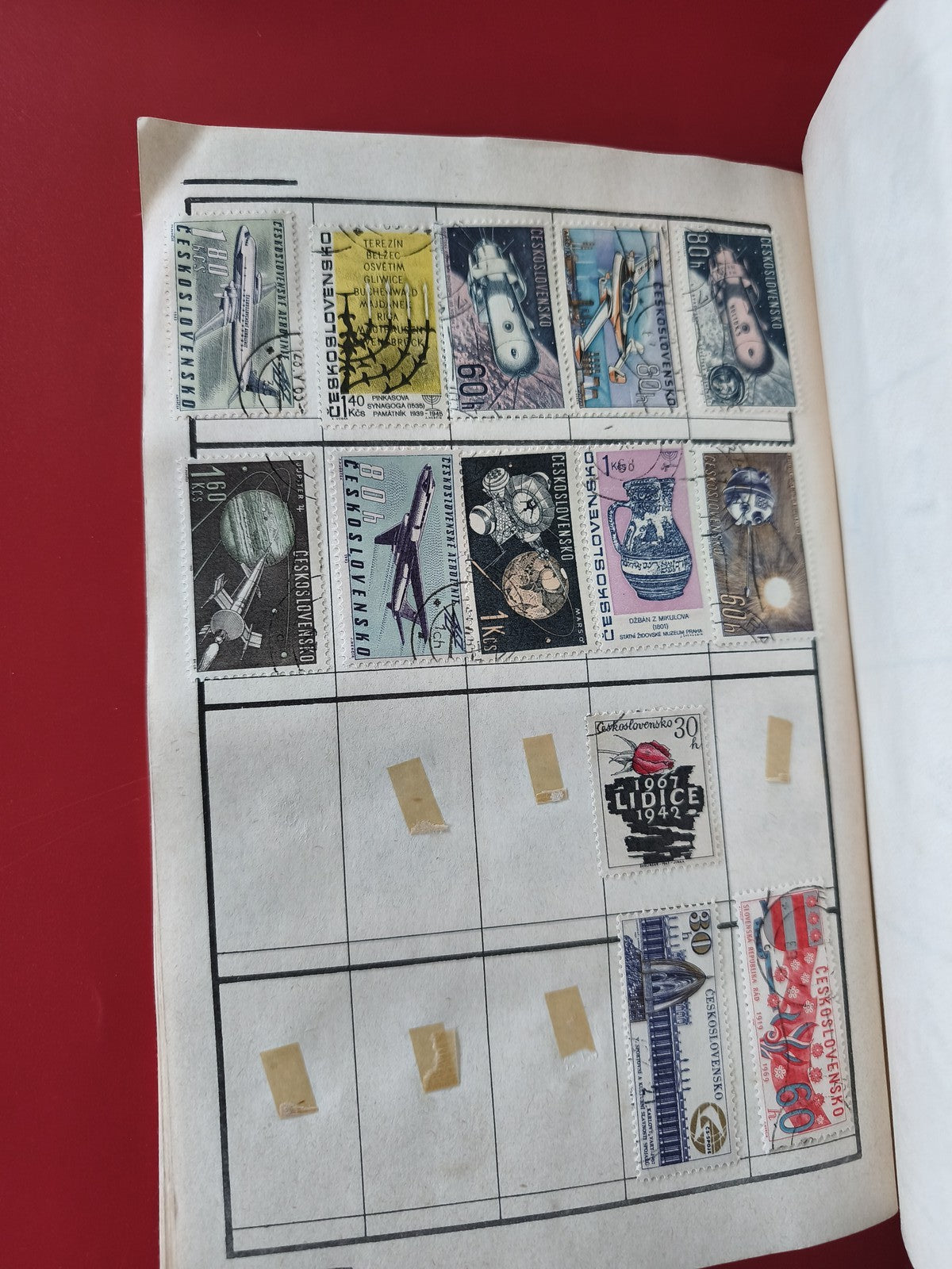 Classeur de timbres Tchécoslovaquie, pages illustrées, choix varié, d?occasion