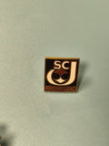Vintage pin's SCJ Professional carré émaillé noir blanc rouge ancien (ref 11)