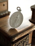 Pendentif Médaille Miraculeuse Vierge Marie vintage métal doré religieux ancien
