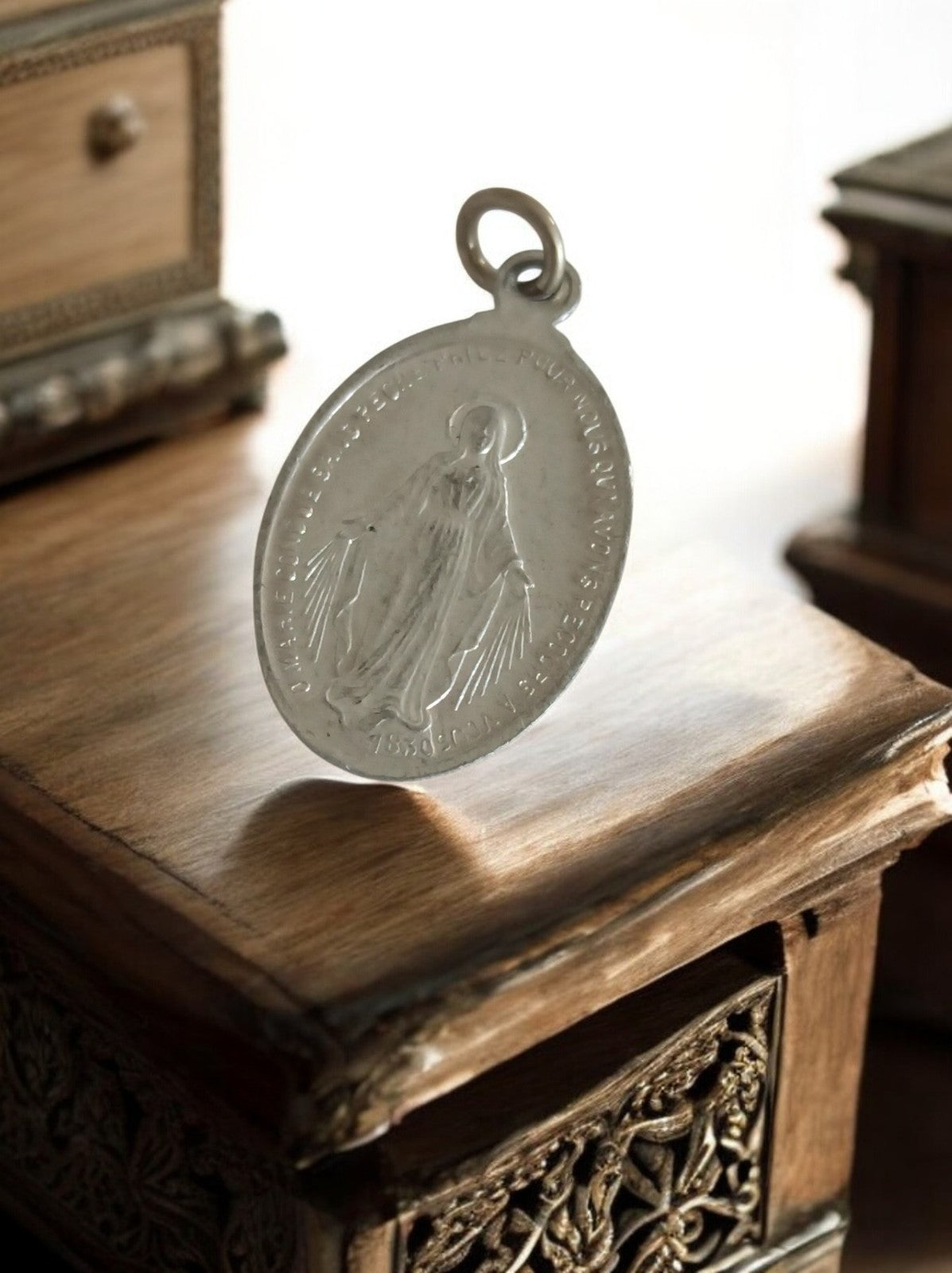 Pendentif Médaille Miraculeuse Vierge Marie vintage métal doré religieux ancien