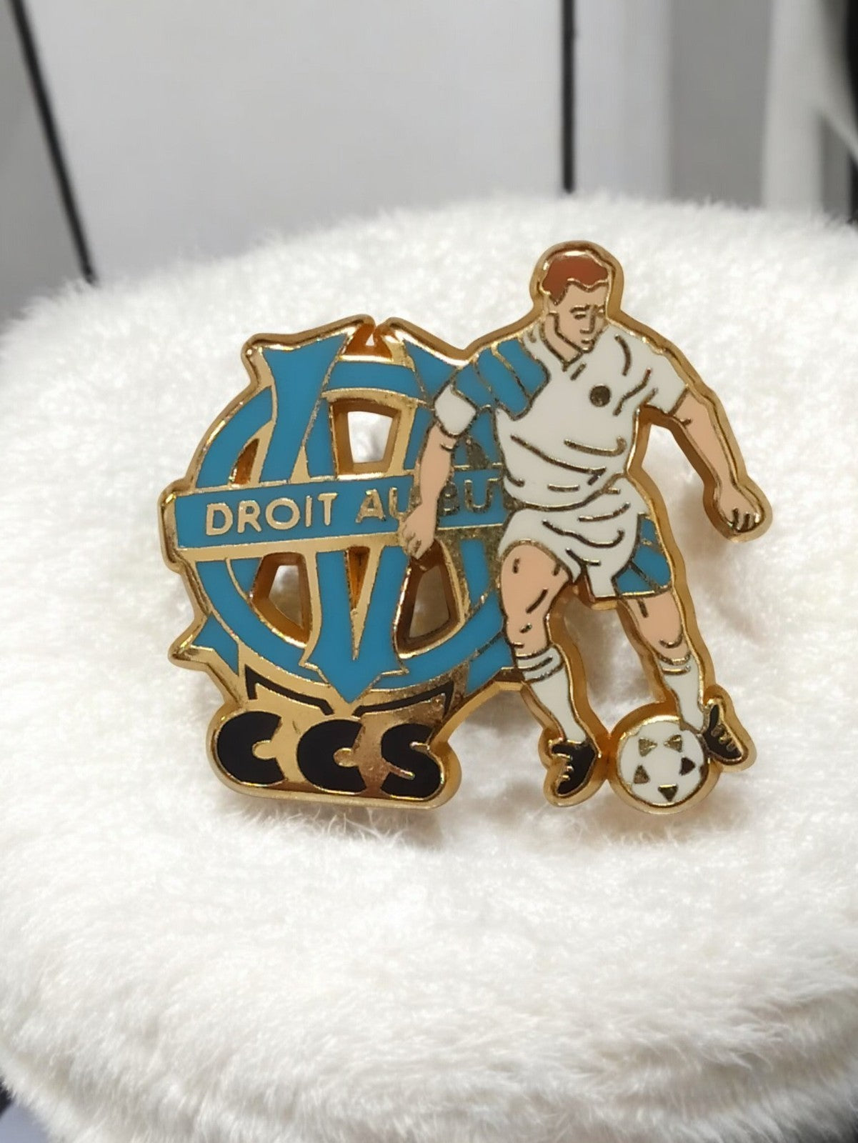Pin's vintage Olympique de Marseille OM football émaillé logo Droit au But CCS
