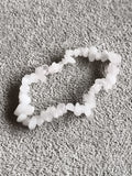 Bracelet pierres naturelles blanches éclats perles irrégulières élastique