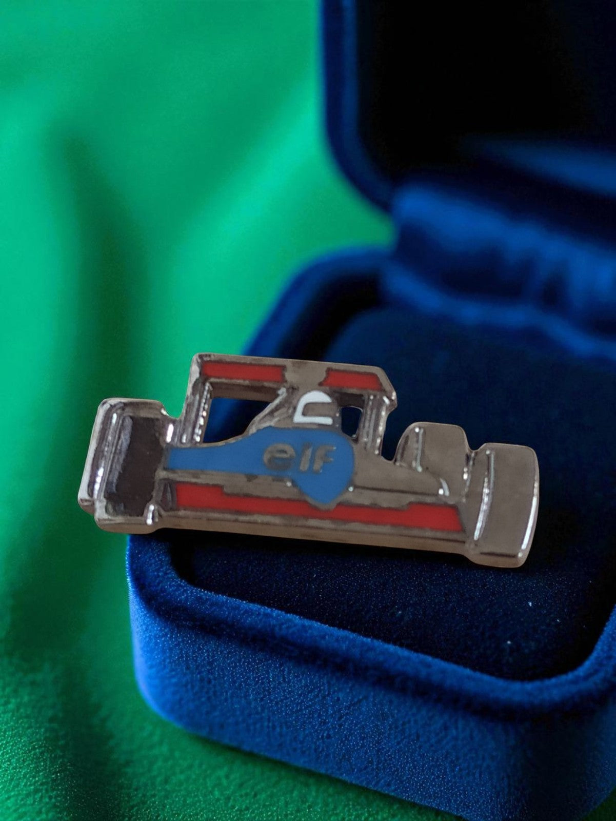 Pin's Formule 1 ELF vintage émail – Badge auto rétro années 80