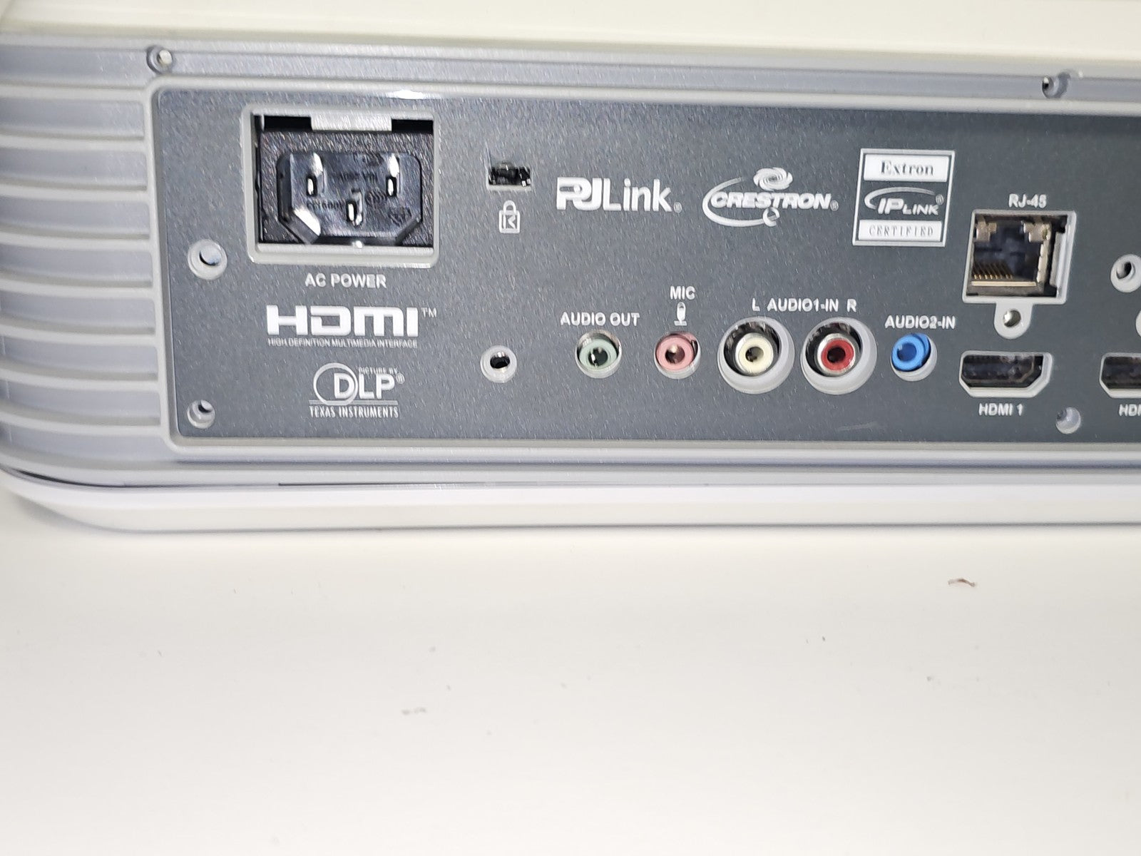 Projecteur vidéo Optima HS pour pièces détachées ou réparation, vendu en l'état