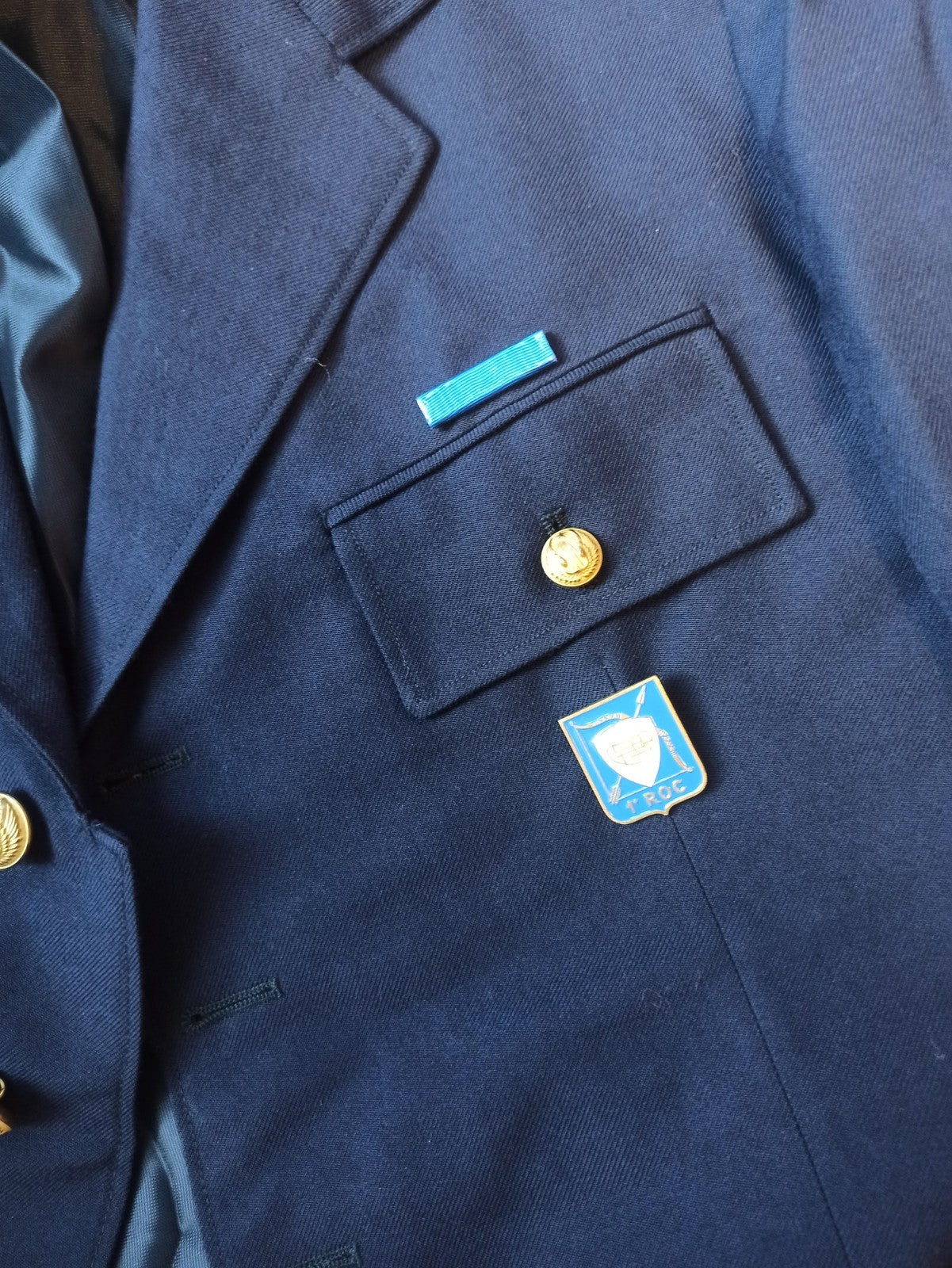 Veste aviateur vintage Armée de l’air française bleu, insignes dorés ancien