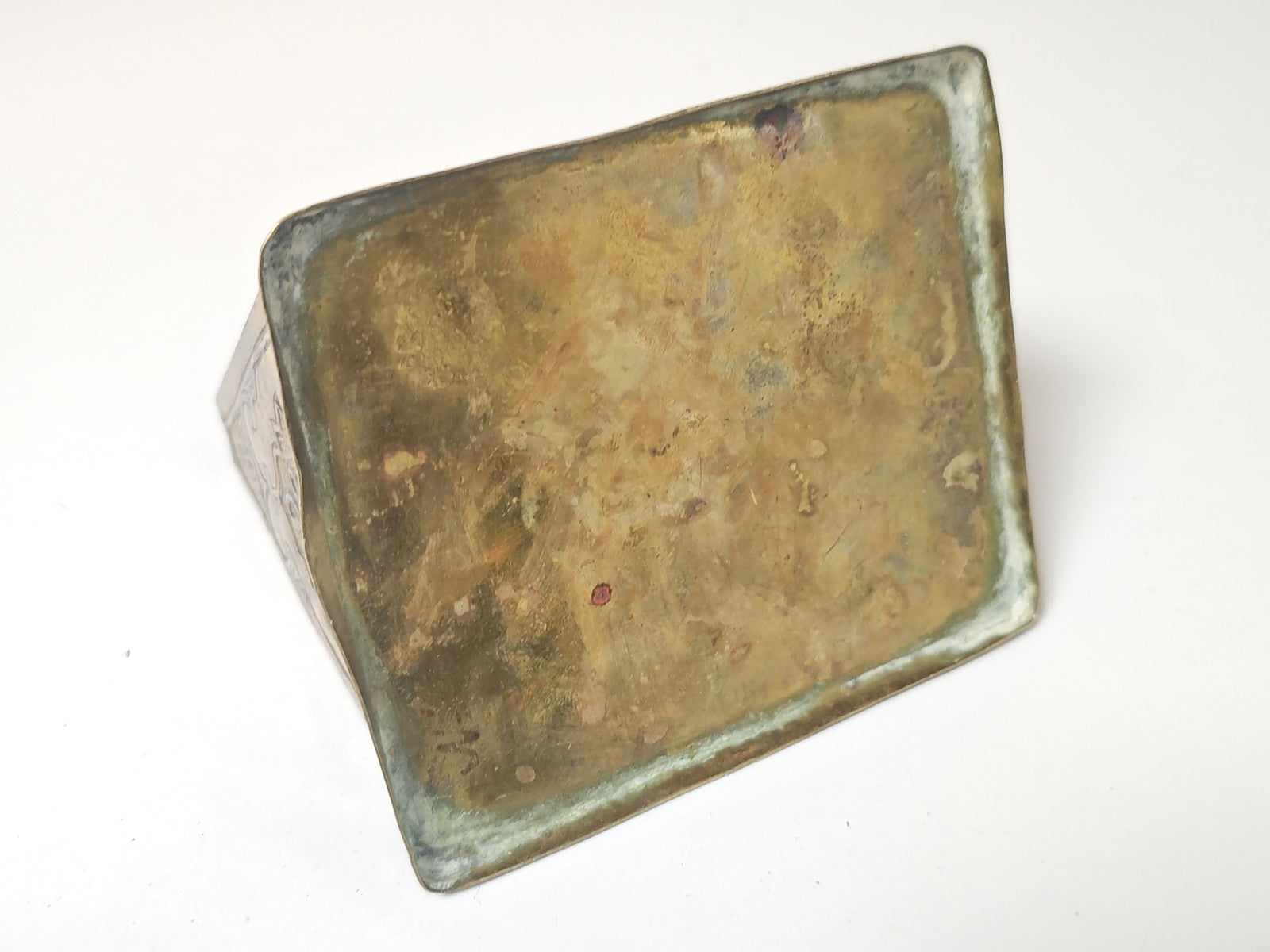 Ancien distributeur à cigarettes vintage laiton argent damasquiné Moyen-Orient d