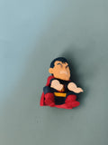 Figurine Dr Slump style super-héros costume bleu rouge cape, manga assis