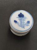 Boîte ancienne ovale décor bleu blanc porcelaine style asiatique