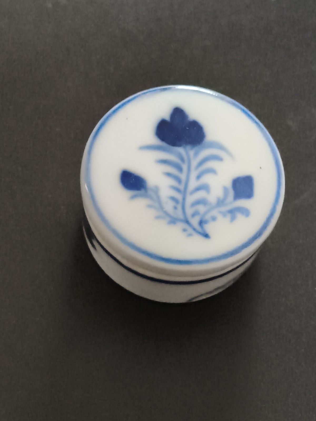 Boîte ancienne ovale décor bleu blanc porcelaine style asiatique
