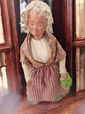 Santon ancien femme cabanière vintage, visage peint, habit tissu, crèche déco