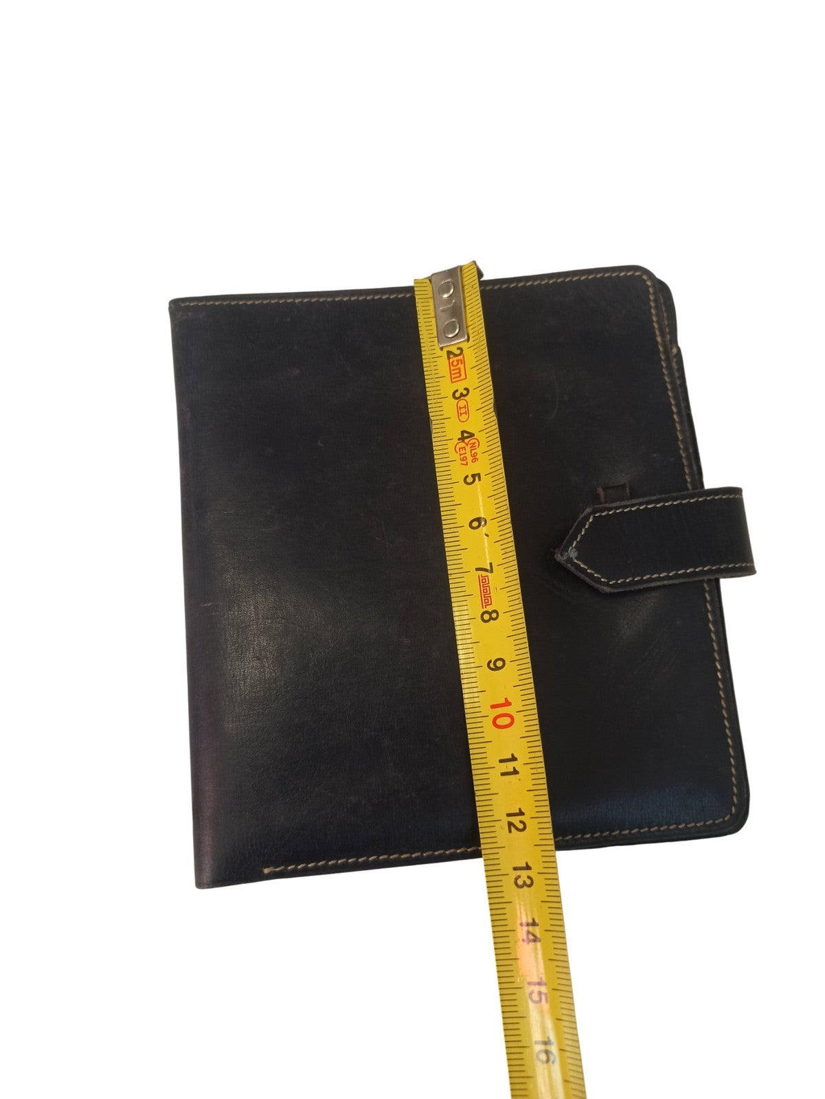 Portefeuille vintage cuir ancien, rabat rétro, aspect bleu nuit, accessoire anci