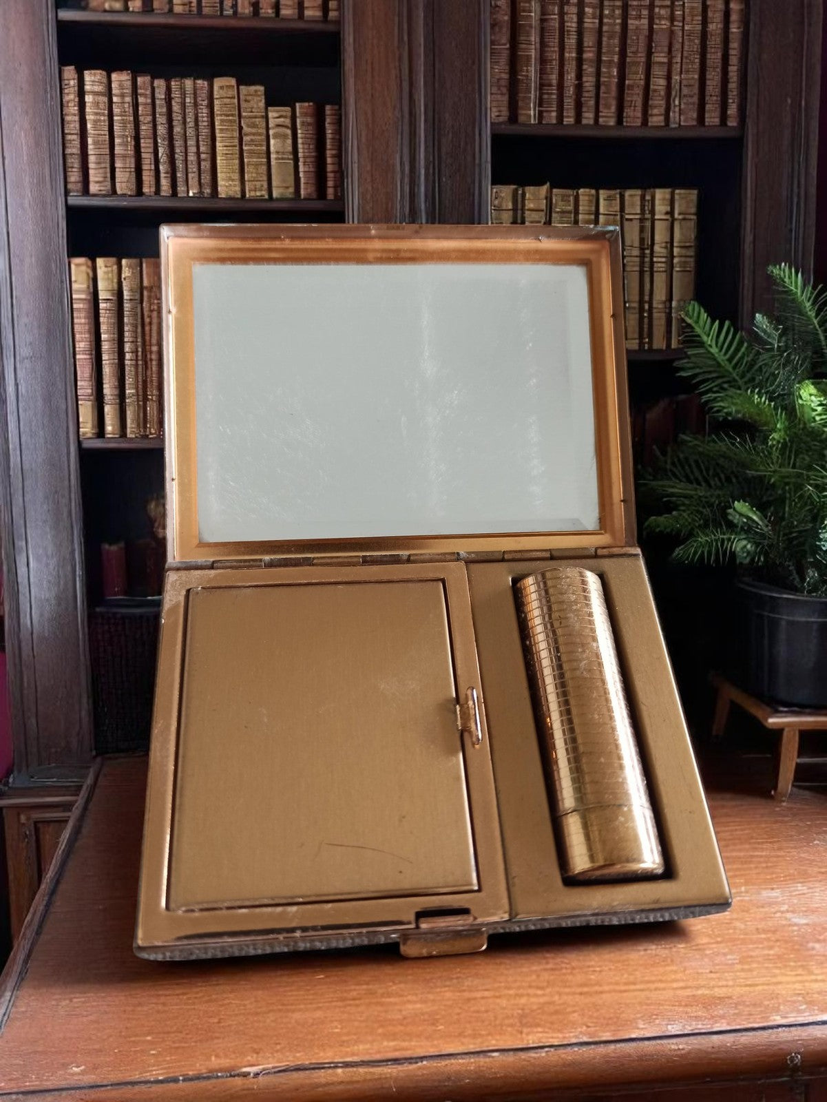 Boîte maquillage vintage nacre miroir compartiments dorés rétro