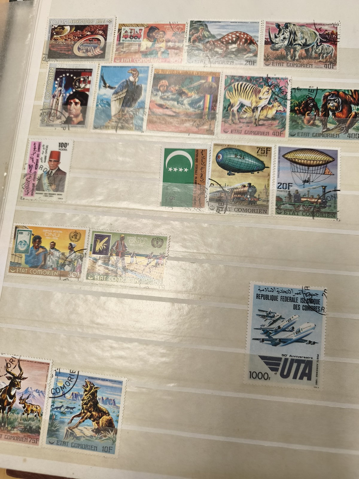 Lot de timbres postes Comores animaux, avions, personnages, d'occasion