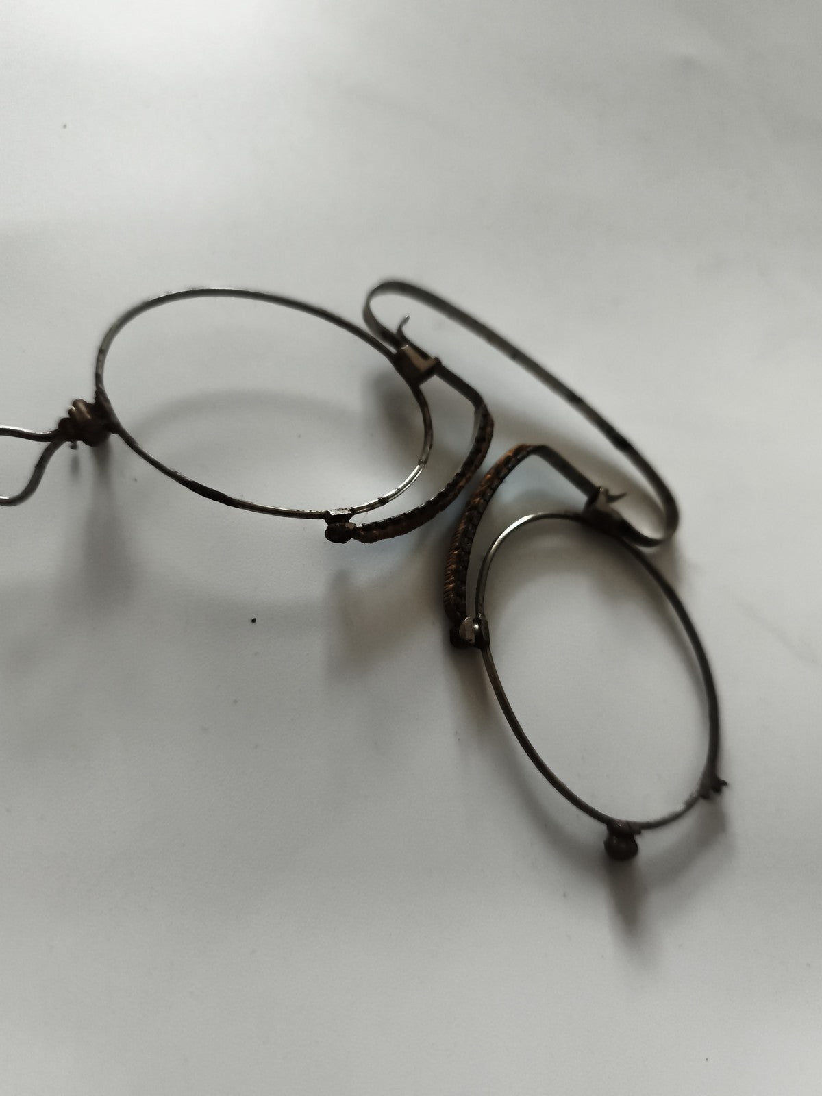 Lunettes pince-nez anciennes, monture métal, style XIXe, antique vintage