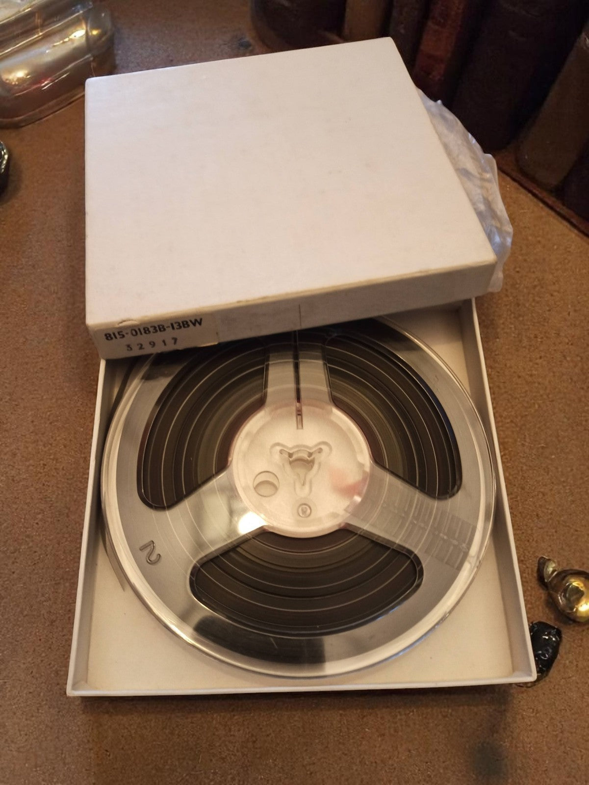 Bande magnétique sur bobine vintage avec boîte, film audio ancien, 815-0183B-13B