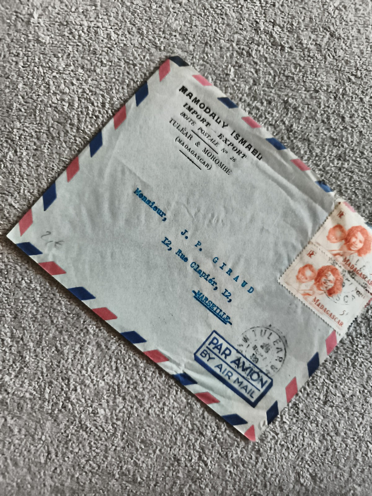 Lettre aérienne Madagascar Marseille affranchie, enveloppe Par Avion, philatélie