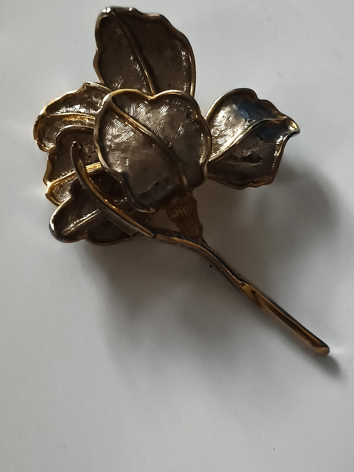 Broche ancienne feuille dorée vintage, bijou rétro, motif végétal élégant