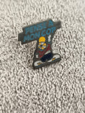 Pin's vintage "Pense à mon cop" émaillé, motif personnage, années 90 (Ref 6)