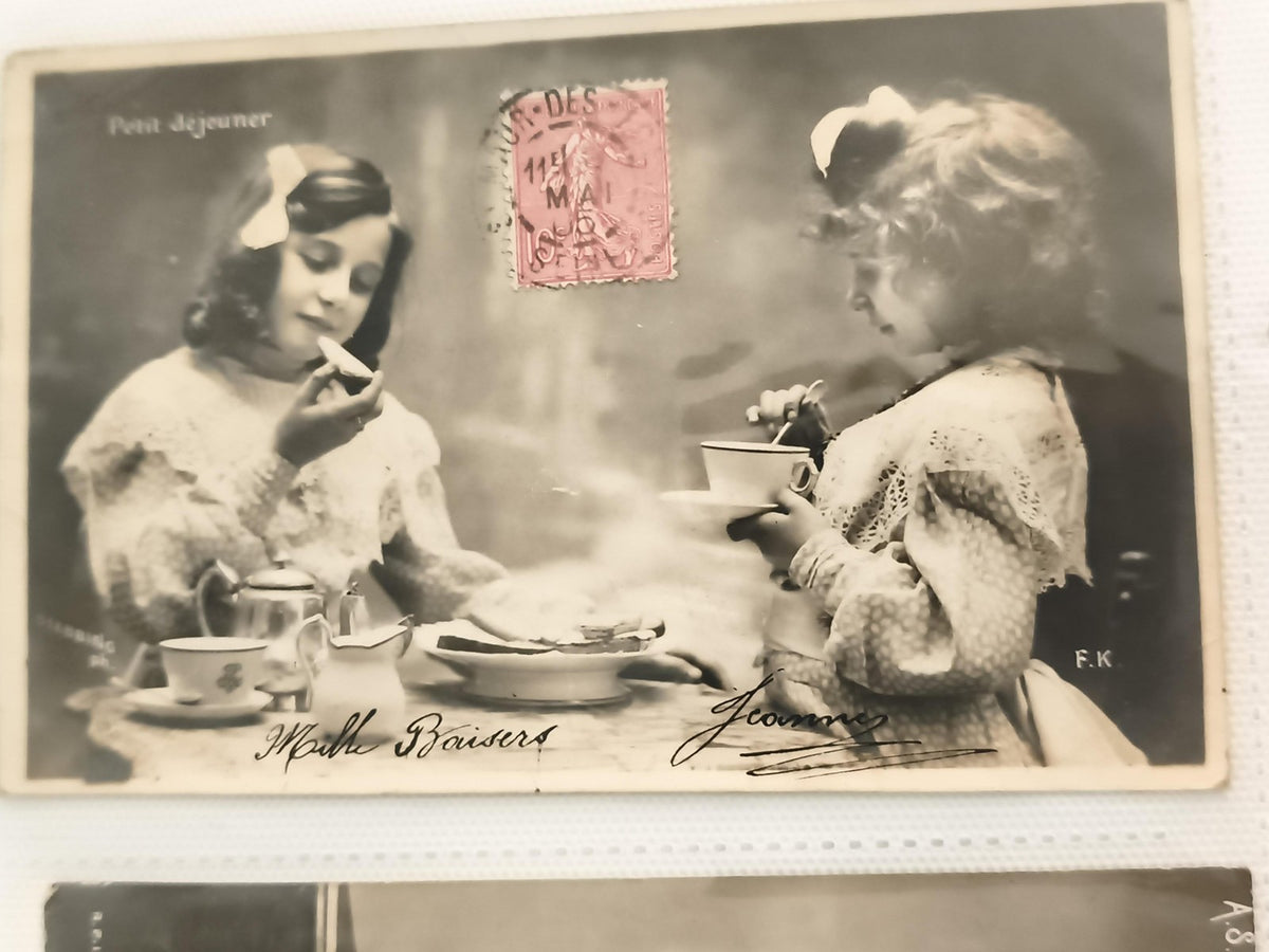 Carte postale ancienne Petit déjeuner enfants F.K. début XXe photo vintage CPA