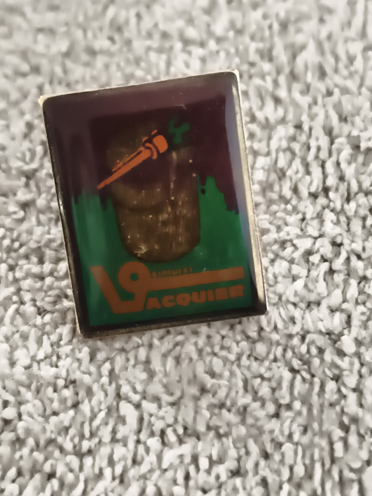 Pin's vintage carré Simuel Lacquier émaillé, logo orange vert (Ref 5)