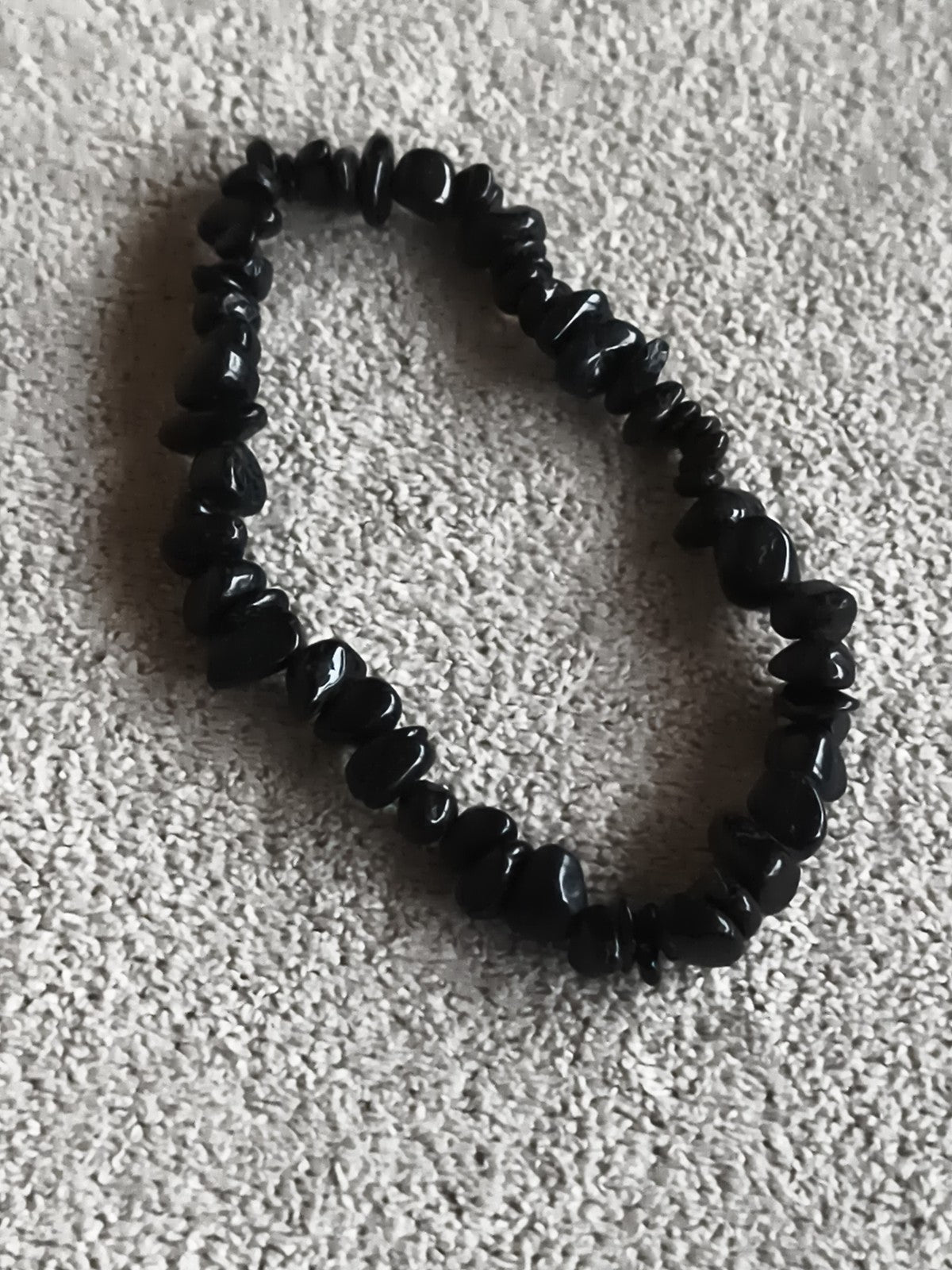 Bracelet chips pierres naturelles noires, élastique, perles irrégulières