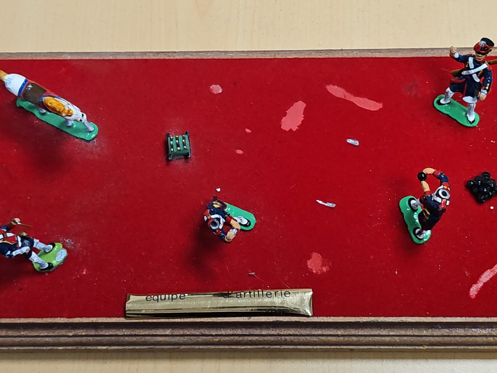 Ancienne plaque de bureau militaire vintage avec figurines artillerie collection