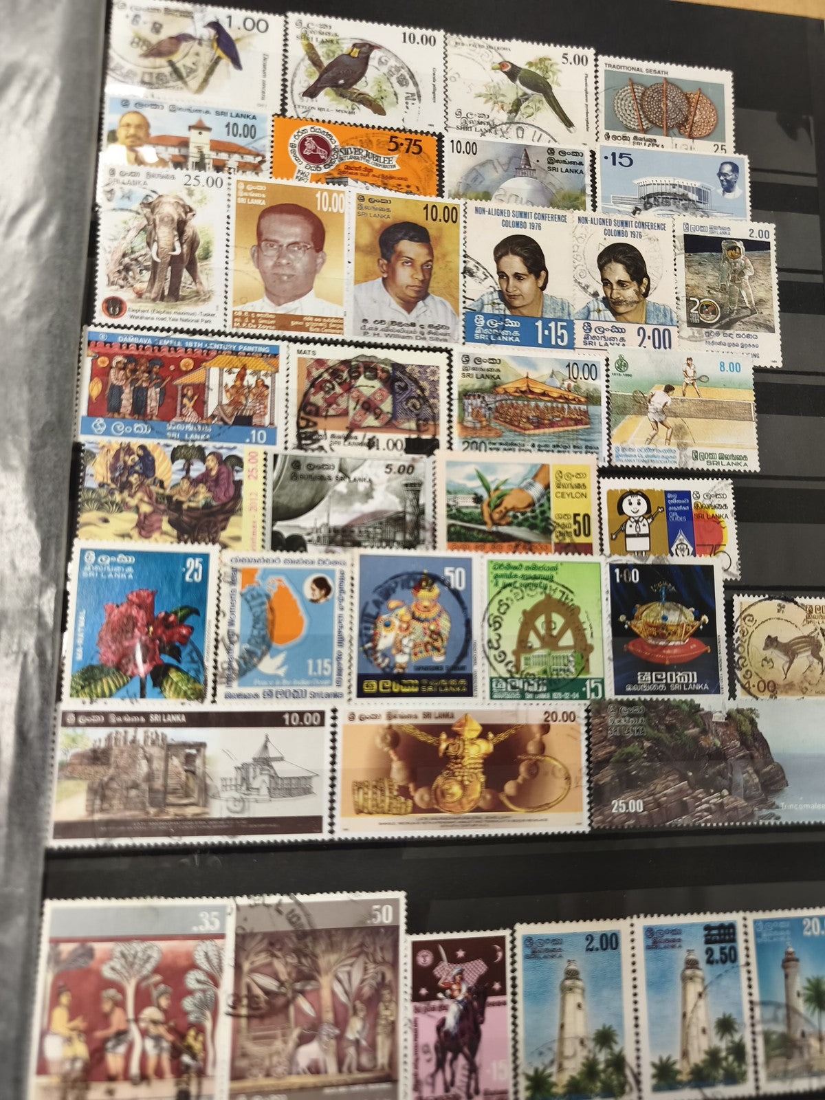 Lot timbres Sri Lanka multicolores, thématiques variées, oblitérés, support excl