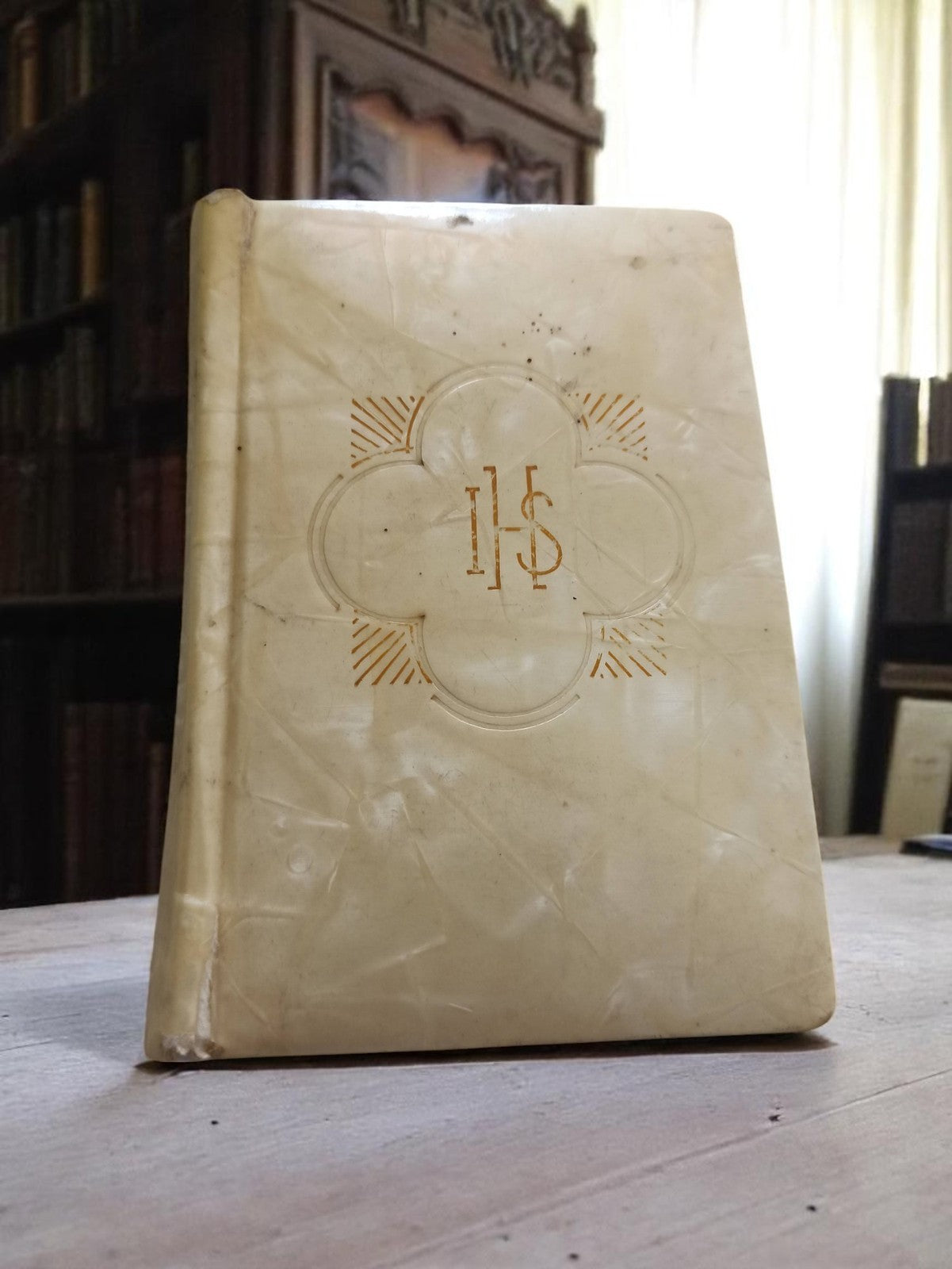 Missel ancien vintage IHS reliure cuir doré, livre de messe catholique
