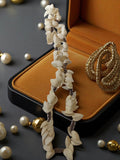 Collier vintage en coquillages blancs, bijou ancien rétro, déco ou collection